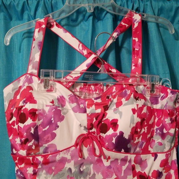 Dress, sun or summer wear - Picture 2 of 4